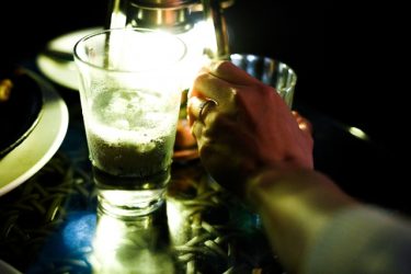 大人の恋のグレーゾーン｜答えが出ない関係の対処法──「白黒つけない恋」だからこそ、見えるものがある