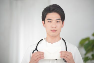 「触れること」に慣れている。でも意味は違う。看護師兼業・30代匿名セラピストのリアル